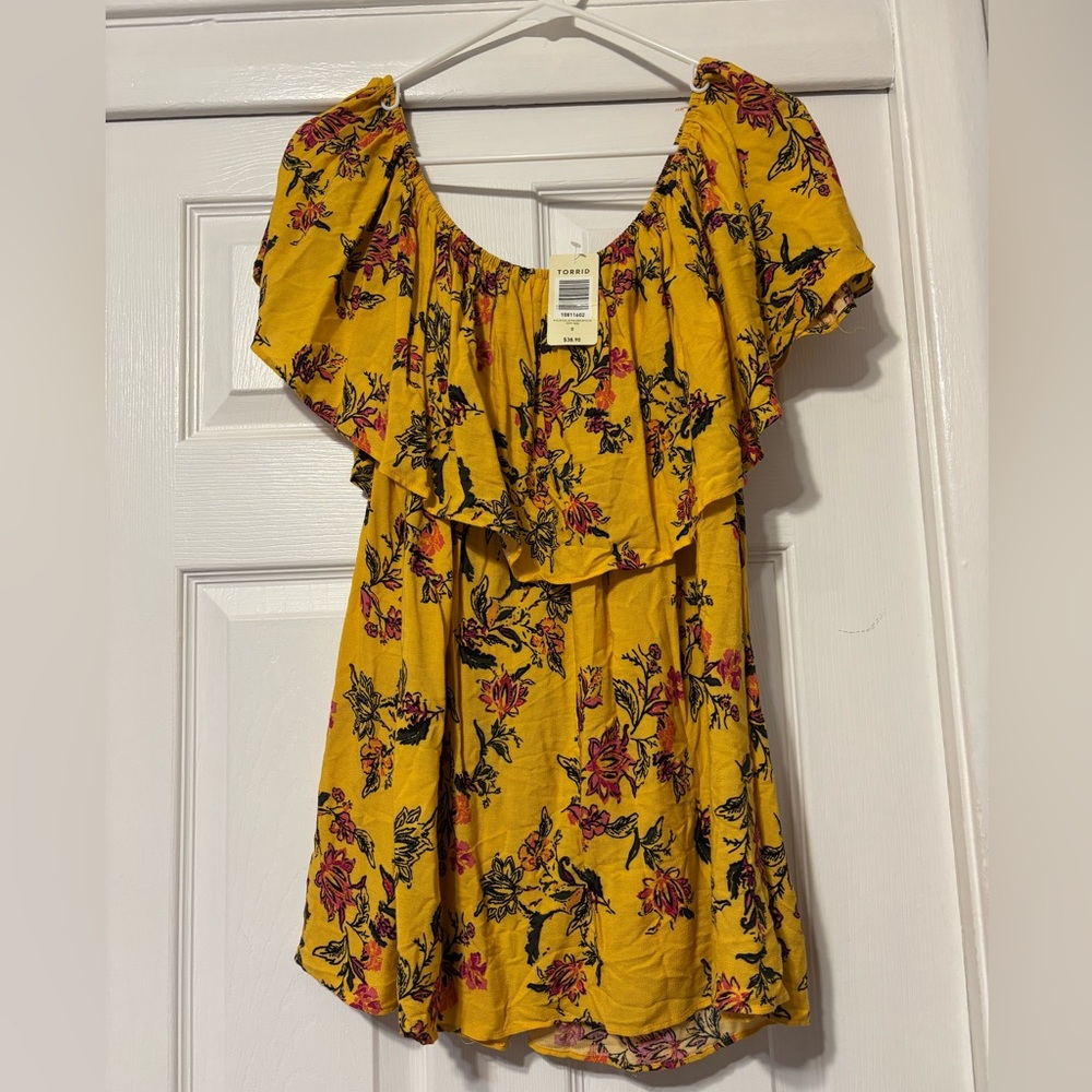 Torrid Mustard Yellow Floral Ruffle Top Plus size 0 NWT
